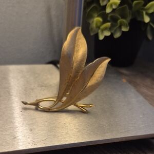 Vintage Crown Trifari Gold Tone Leaf Leaves on Branch Brooch Pin